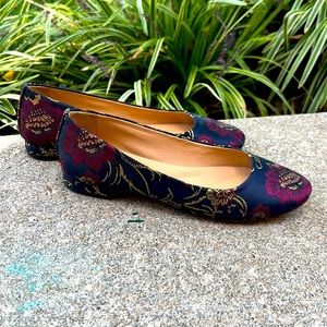 Antonio Melani floral and gold flat, 8